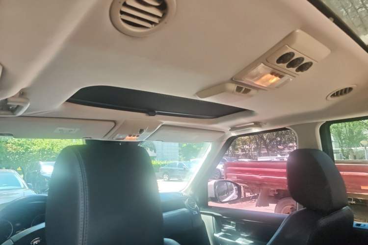 Used Land Rover Discovery 2015 3.0 SDV6 HSE Diesel Version Headliner