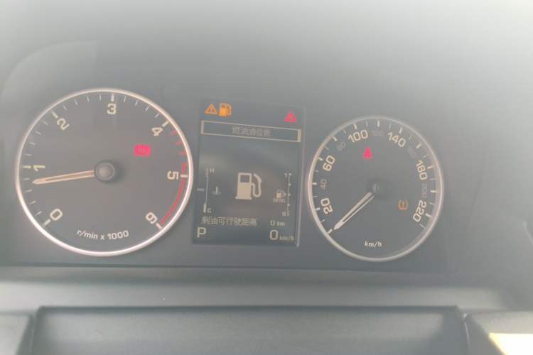 Used Land Rover Discovery 2015 3.0 SDV6 HSE Diesel Version Instrument Cluster