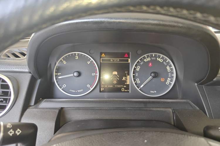 Used Land Rover Discovery 2015 3.0 SDV6 HSE Diesel Version Instrument Cluster