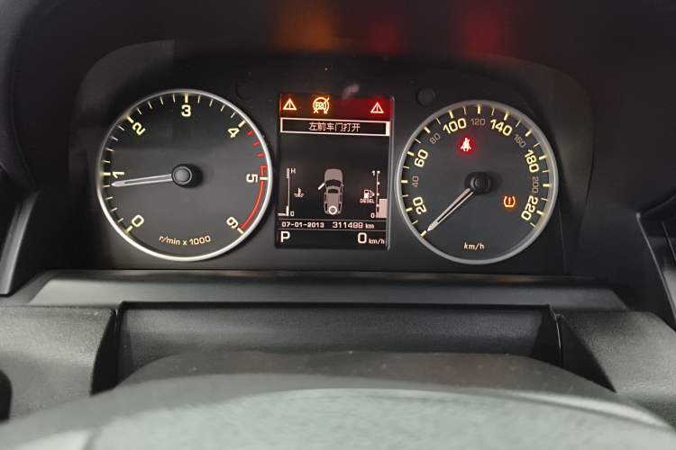 Used Land Rover Discovery 2015 3.0 SDV6 HSE Diesel Version Instrument Cluster