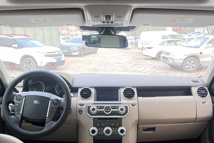 Used Land Rover Discovery 2015 3.0 SC V6 HSE Interior 1