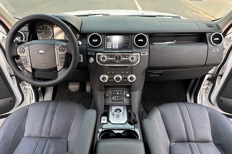 Used Land Rover Discovery 2015 3.0 SC V6 HSE Interior 1