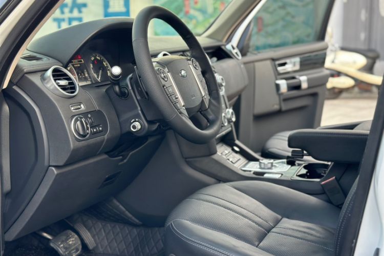 Used Land Rover Discovery 2015 3.0 SC V6 HSE Interior 2