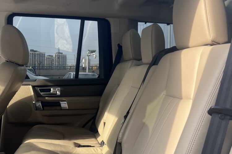 Used Land Rover Discovery 2015 3.0 SC V6 HSE Interior 3