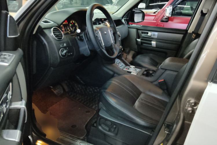 Used Land Rover Discovery 2015 3.0 SC V6 SE Interior 3