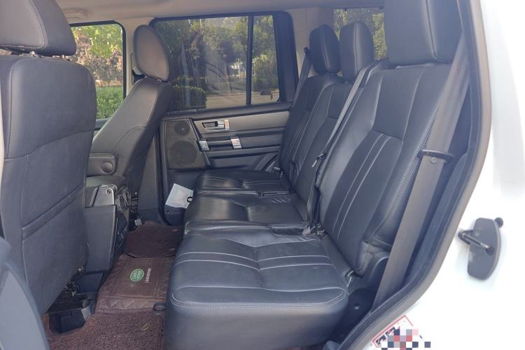 Used Land Rover Discovery 2015 3.0 SC V6 HSE Interior 4