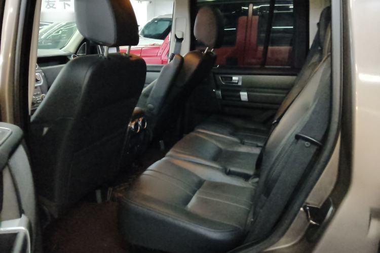 Used Land Rover Discovery 2015 3.0 SC V6 SE Interior 4