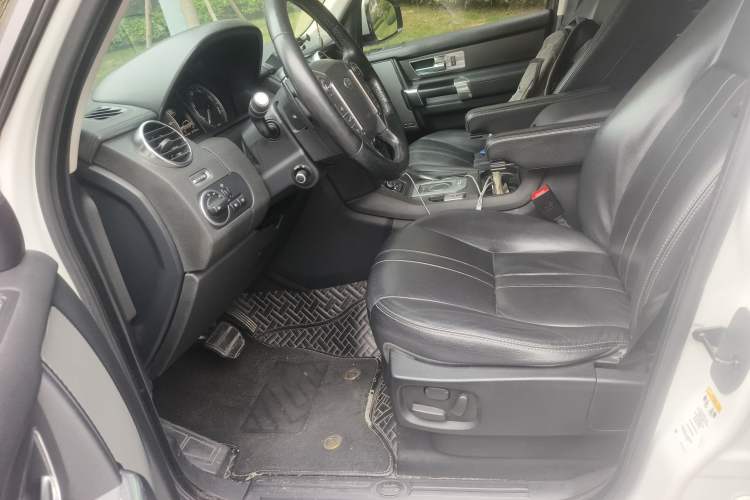 Used Land Rover Discovery 2015 3.0 SDV6 HSE Diesel Version Left Front Seat