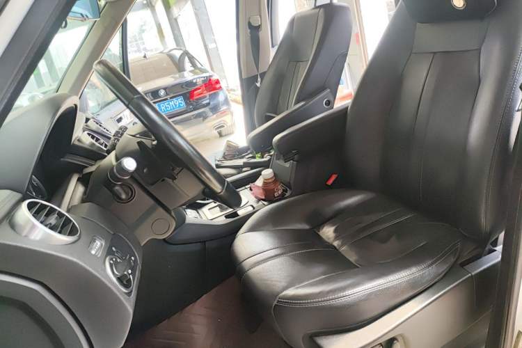 Used Land Rover Discovery 2015 4th Generation 3.0 V6 SC SE 7 Seats Left Front Seat