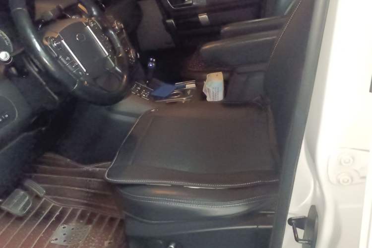 Used Land Rover Discovery 2015 3.0 SC V6 SE Left Front Seat