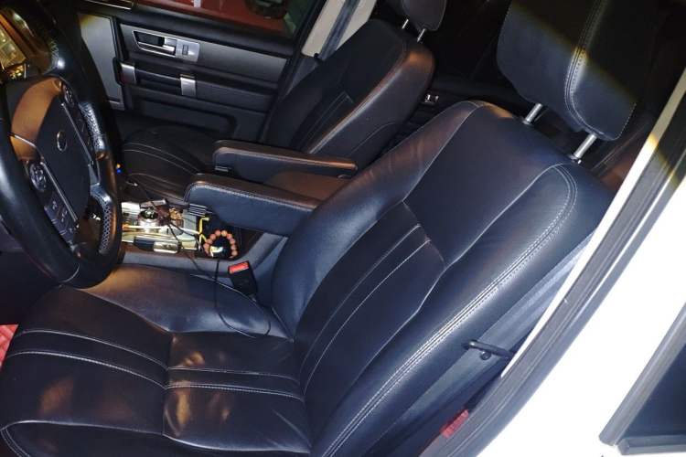 Used Land Rover Discovery 2015 3.0 SC V6 SE Left Front Seat