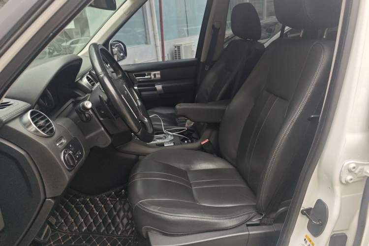 Used Land Rover Discovery 2015 3.0 SC V6 SE Left Front Seat