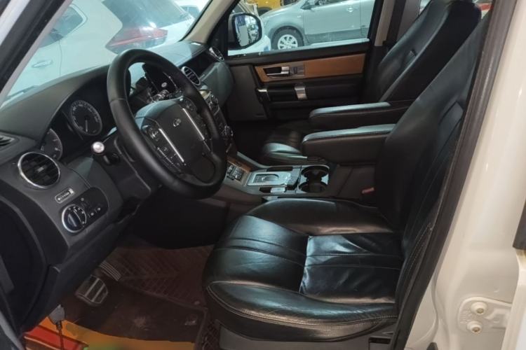 Used Land Rover Discovery 2015 3.0 SC V6 SE Left Front Seat