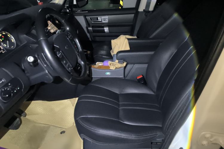 Used Land Rover Discovery 2015 3.0 SC V6 SE Left Front Seat