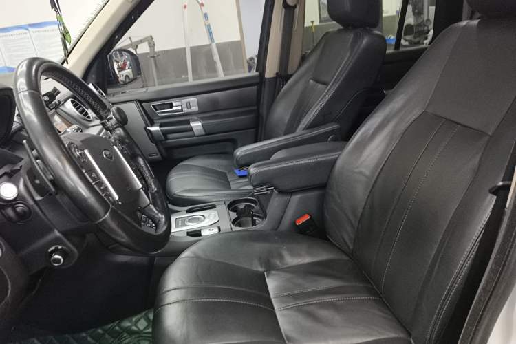 Used Land Rover Discovery 2015 3.0 SDV6 HSE Diesel Version Left Front Seat