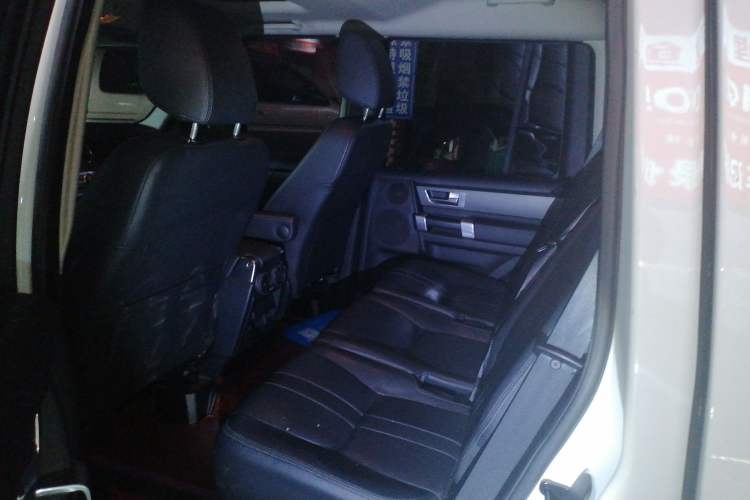 Used Land Rover Discovery 2015 3.0 SC V6 SE Left Rear Seat