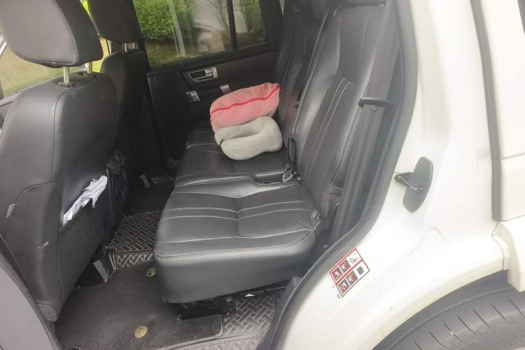 Used Land Rover Discovery 2015 3.0 SDV6 HSE Diesel Version Left Rear Seat