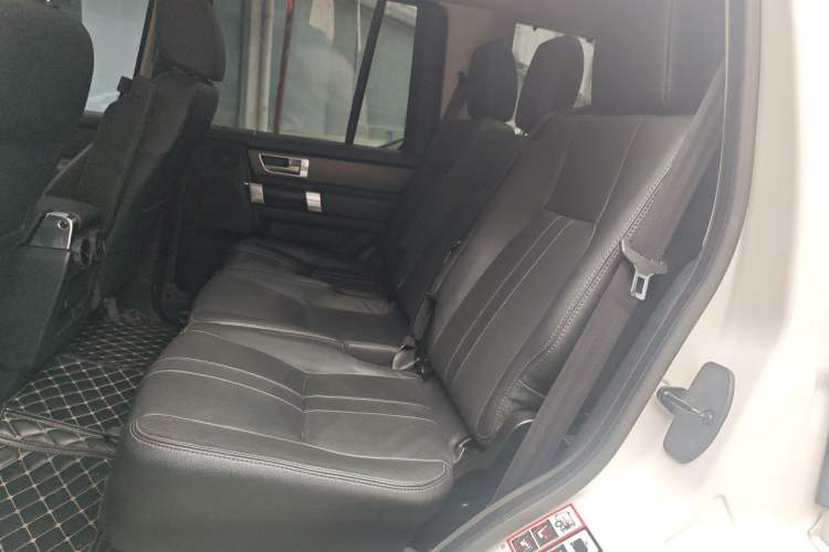 Used Land Rover Discovery 2015 3.0 SC V6 SE Left Rear Seat
