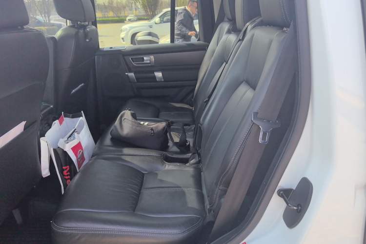 Used Land Rover Discovery  Left Rear Seat