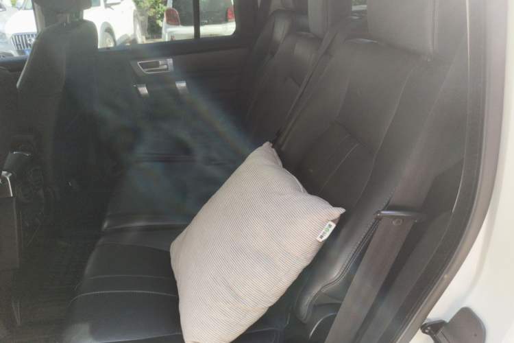 Used Land Rover Discovery 2015 3.0 SC V6 HSE Left Rear Seat