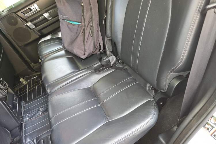 Used Land Rover Discovery 2015 3.0 SC V6 HSE Left Rear Seat