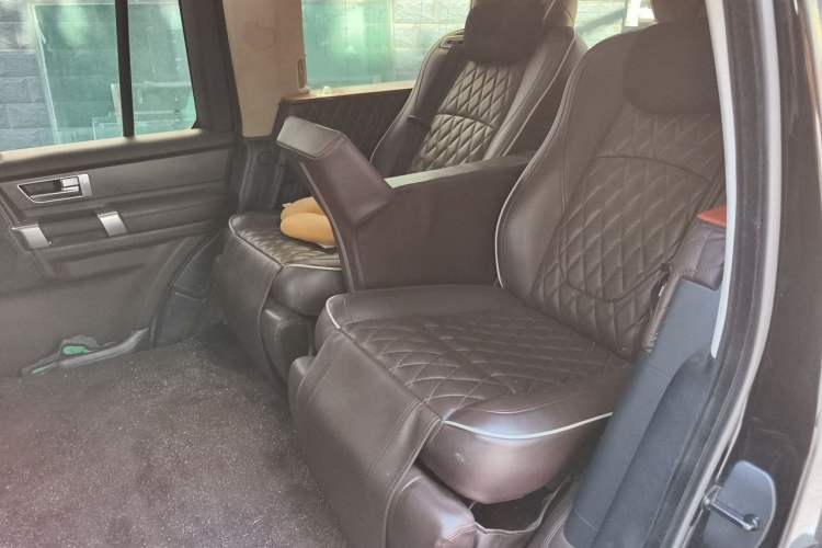 Used Land Rover Discovery 2015 3.0 SDV6 HSE Diesel Version Left Rear Seat