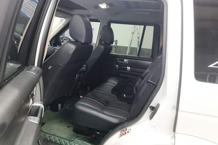 Used Land Rover Discovery 2015 3.0 SDV6 HSE Diesel Version Left Rear Seat
