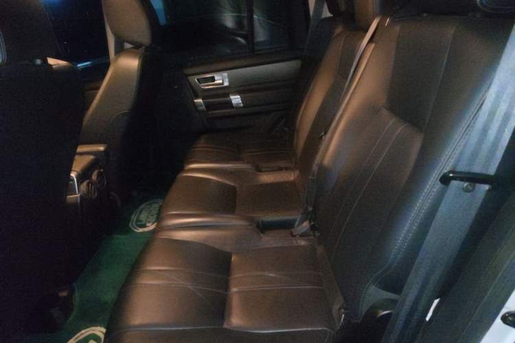 Used Land Rover Discovery 2015 3.0 SC V6 HSE Luxury Left Rear Seat
