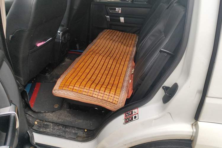 Used Land Rover Discovery 2015 3.0 SDV6 HSE Diesel Version Left Rear Seat