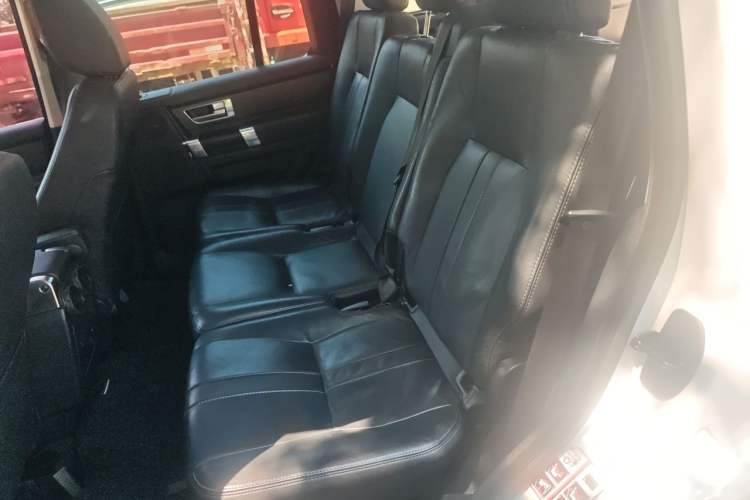 Used Land Rover Discovery 2015 3.0 SDV6 HSE Diesel Version Left Rear Seat