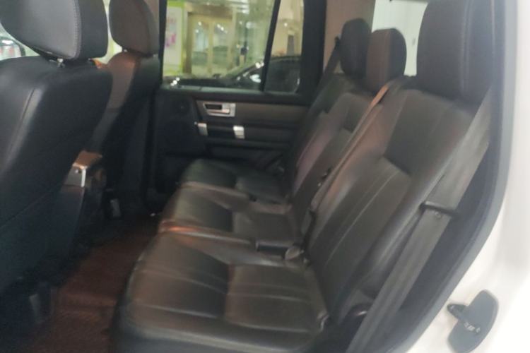 Used Land Rover Discovery 2015 3.0 SC V6 SE Left Rear Seat