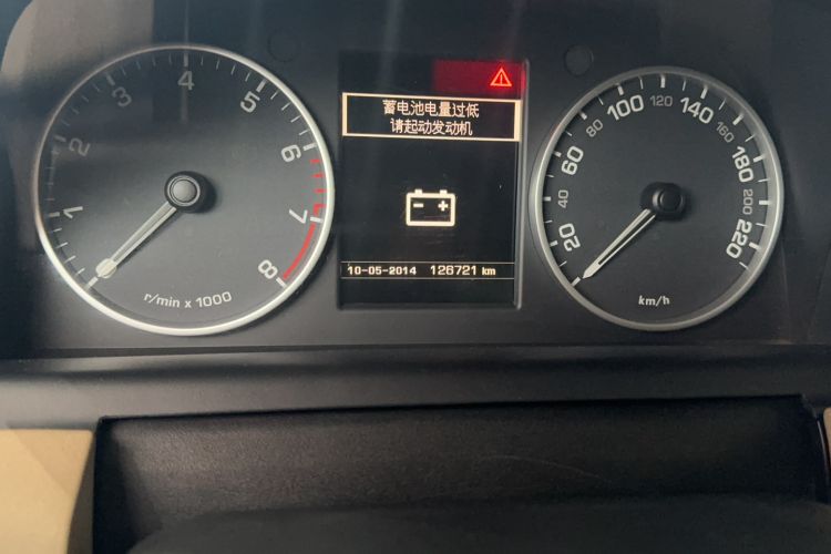 Used Land Rover Discovery 2015 3.0 SC V6 HSE Odometer Close Up