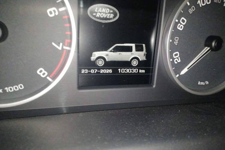 Used Land Rover Discovery 2015 3.0 SC V6 SE Odometer Close Up