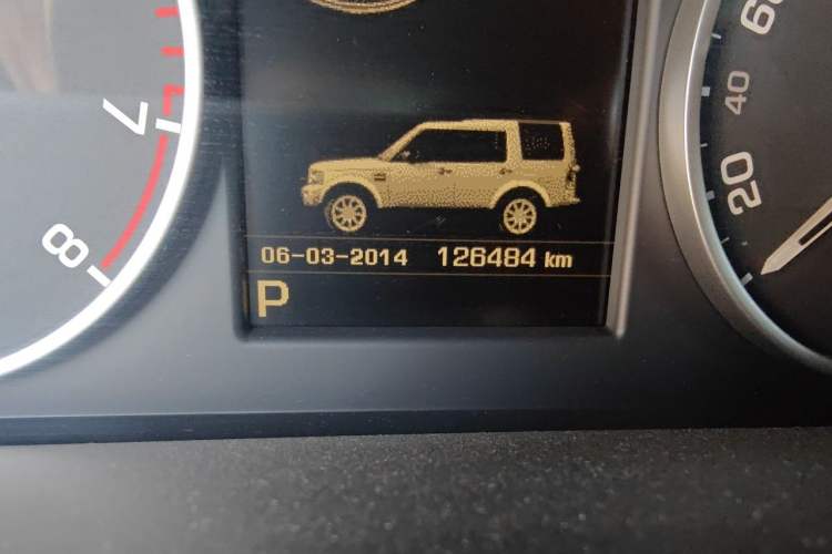 Used Land Rover Discovery 2015 3.0 SC V6 HSE Odometer Close Up