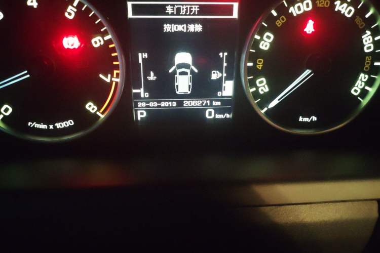 Used Land Rover Discovery 2015 3.0 SC V6 SE Odometer Close Up