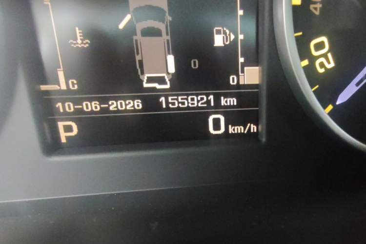 Used Land Rover Discovery 2015 3.0 SC V6 SE Odometer Close Up