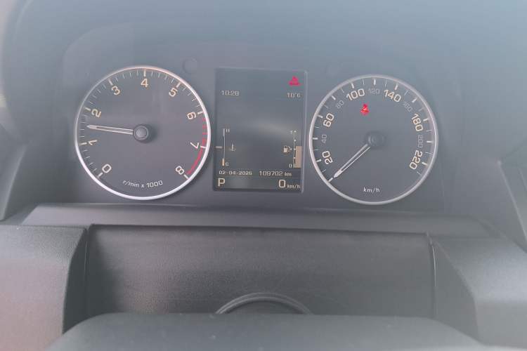 Used Land Rover Discovery  Odometer Close Up
