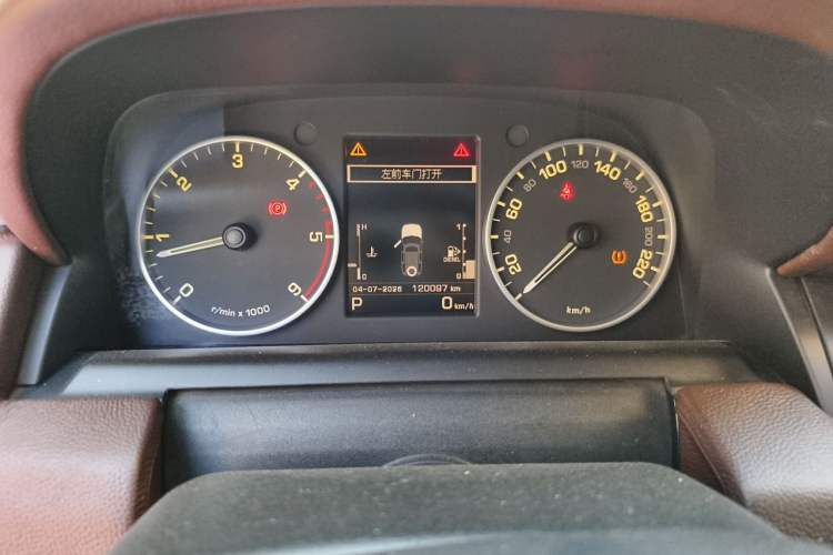 Used Land Rover Discovery 2015 3.0 SDV6 HSE Diesel Version Odometer Close Up