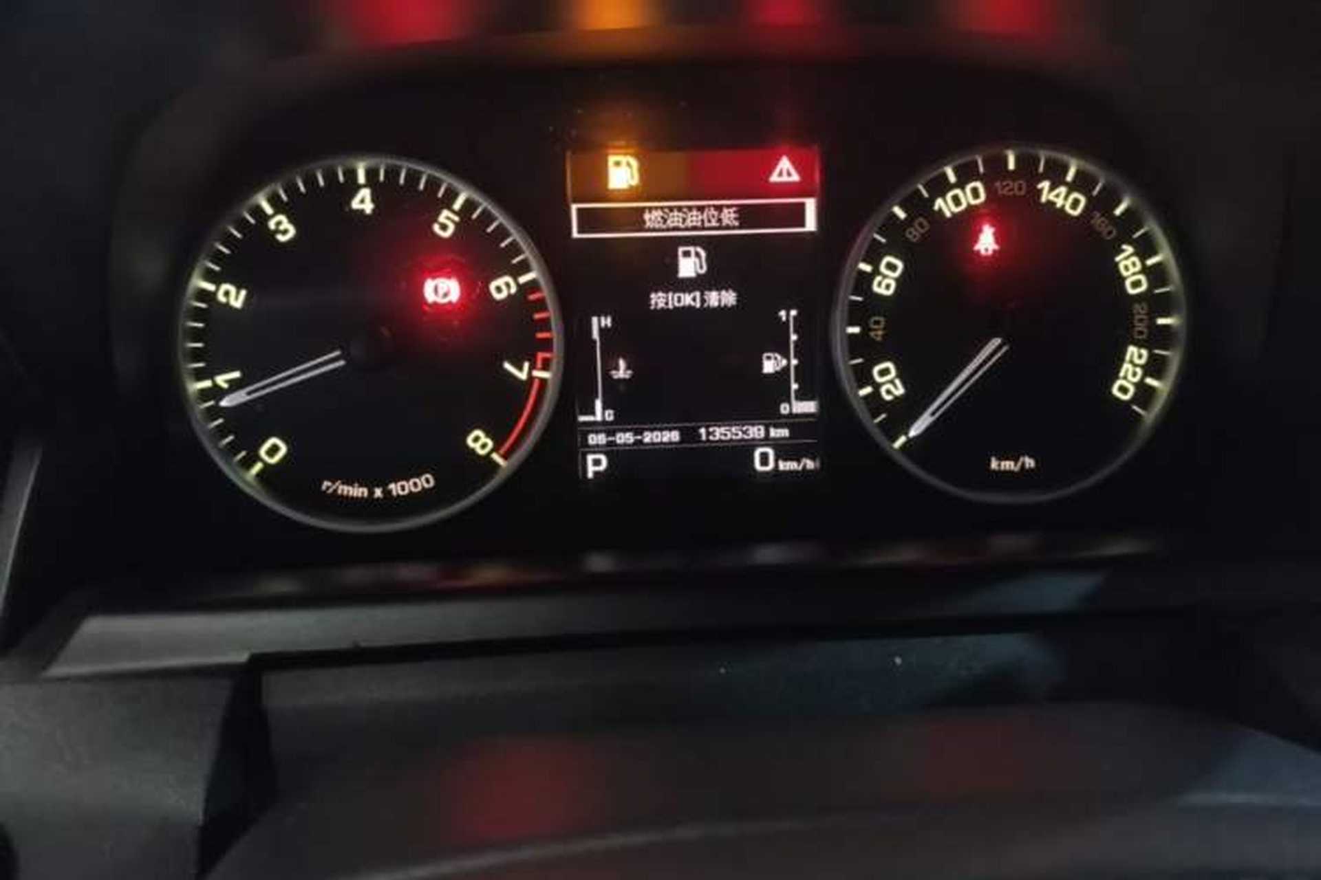 Used Land Rover Discovery 2015 3.0 SC V6 SE Odometer Close Up