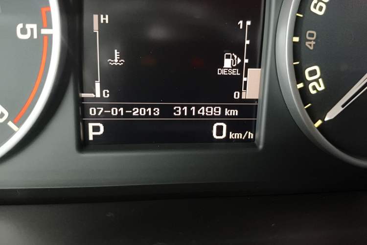 Used Land Rover Discovery 2015 3.0 SDV6 HSE Diesel Version Odometer Close Up