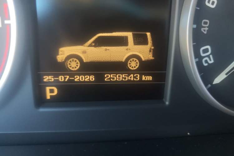 Used Land Rover Discovery 2015 3.0 SDV6 HSE Diesel Version Odometer Close Up