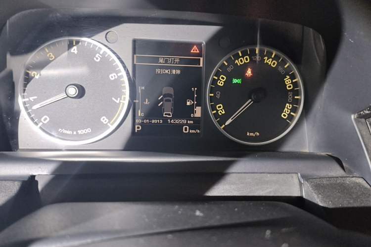 Used Land Rover Discovery 2015 3.0 SC V6 SE Odometer Close Up