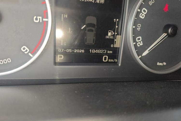 Used Land Rover Discovery 2015 3.0 SDV6 HSE Diesel Version Odometer Close Up