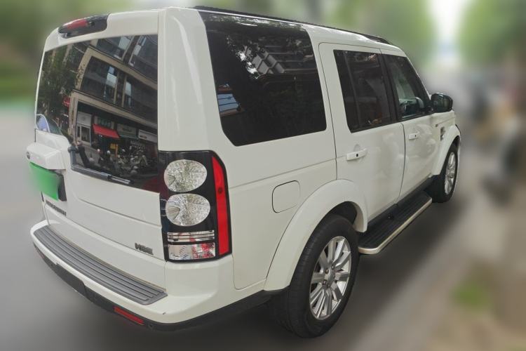 Used Land Rover Discovery 2015 3.0 SDV6 HSE Diesel Version Rear Right 45 Deg