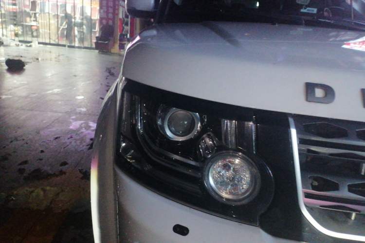 Used Land Rover Discovery 2015 3.0 SC V6 SE Right Front Headlight