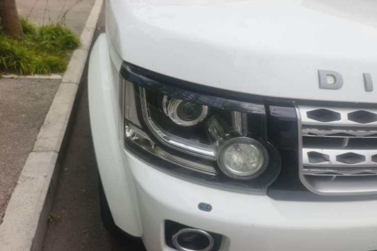 Used Land Rover Discovery 2015 3.0 SDV6 HSE Diesel Version Right Front Headlight