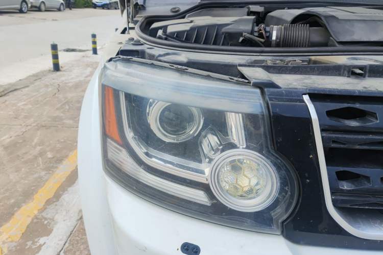 Used Land Rover Discovery 2015 4th Generation 3.0 V6 SC SE 7 Seats Right Front Headlight