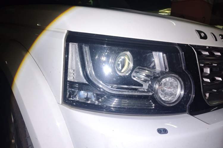 Used Land Rover Discovery 2015 3.0 SC V6 SE Right Front Headlight