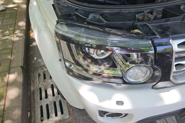 Used Land Rover Discovery 2015 3.0 SC V6 HSE Right Front Headlight