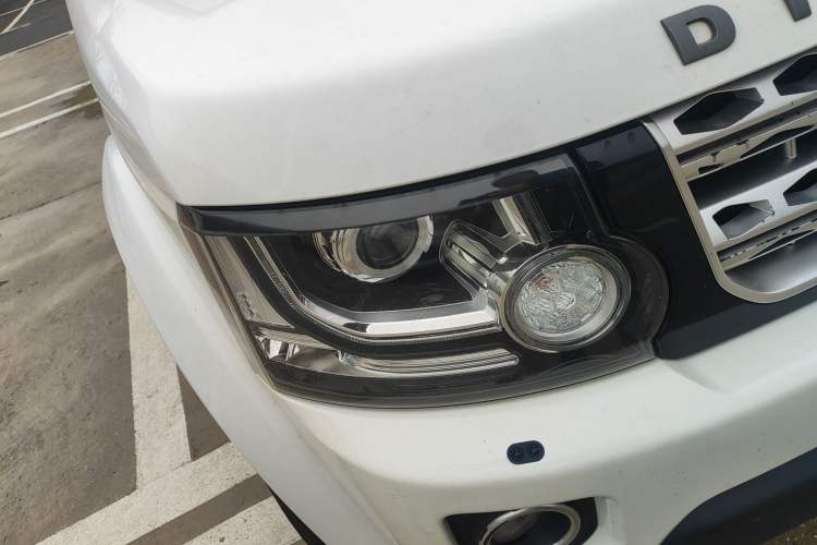 Used Land Rover Discovery 2015 3.0 SDV6 HSE Diesel Version Right Front Headlight